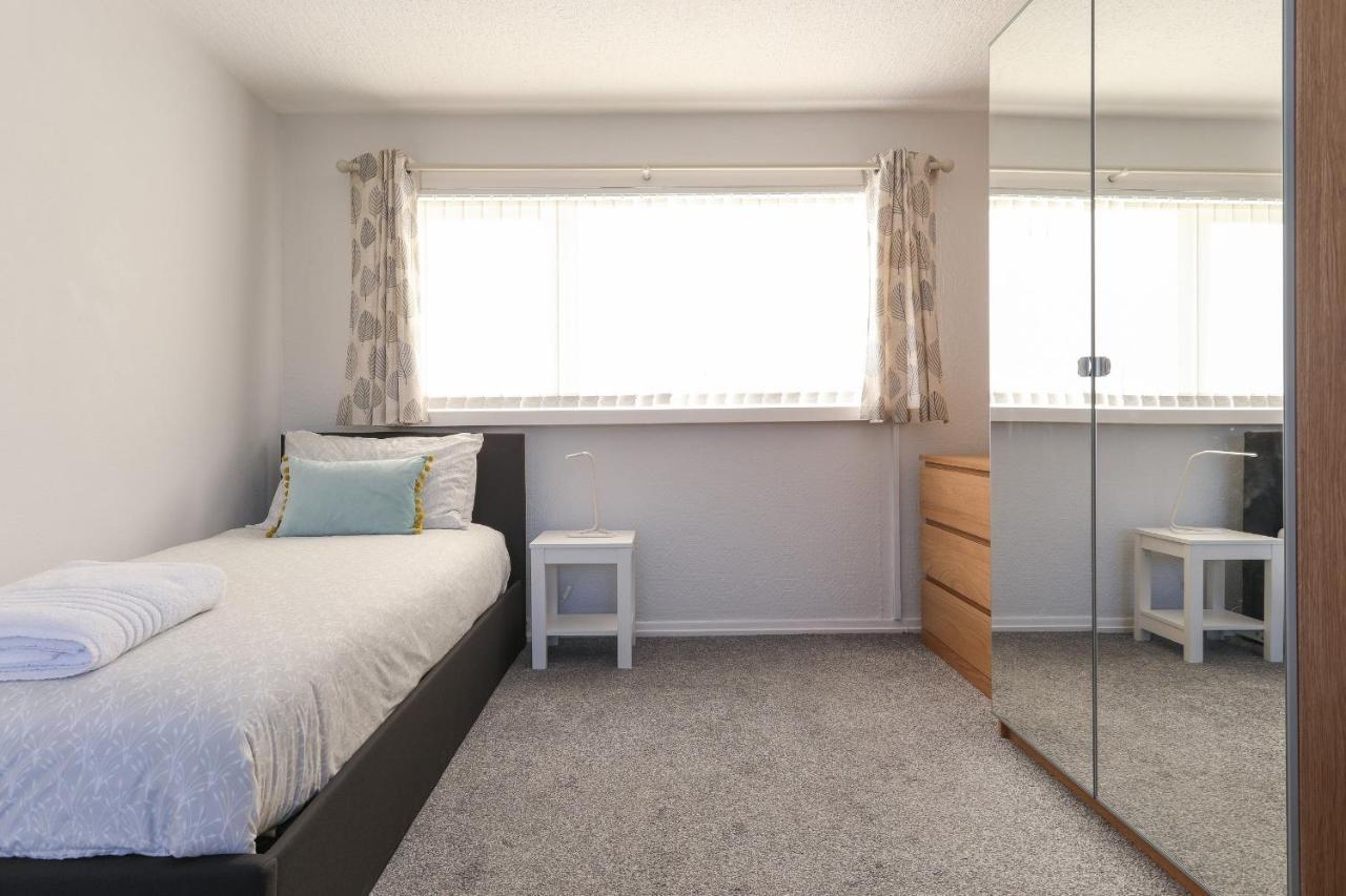 Bedzzz - House On The Green Villa Preston  Bagian luar foto