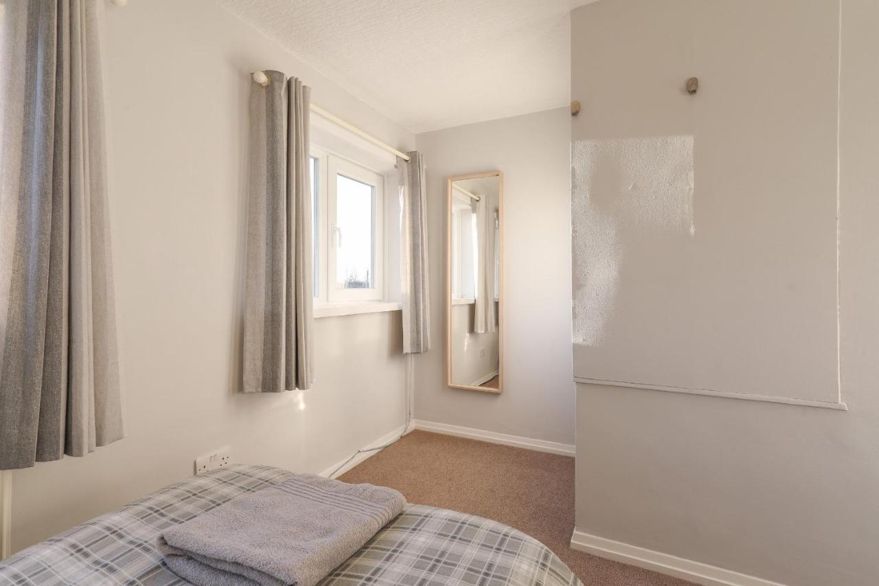 Bedzzz - House On The Green Villa Preston  Bagian luar foto