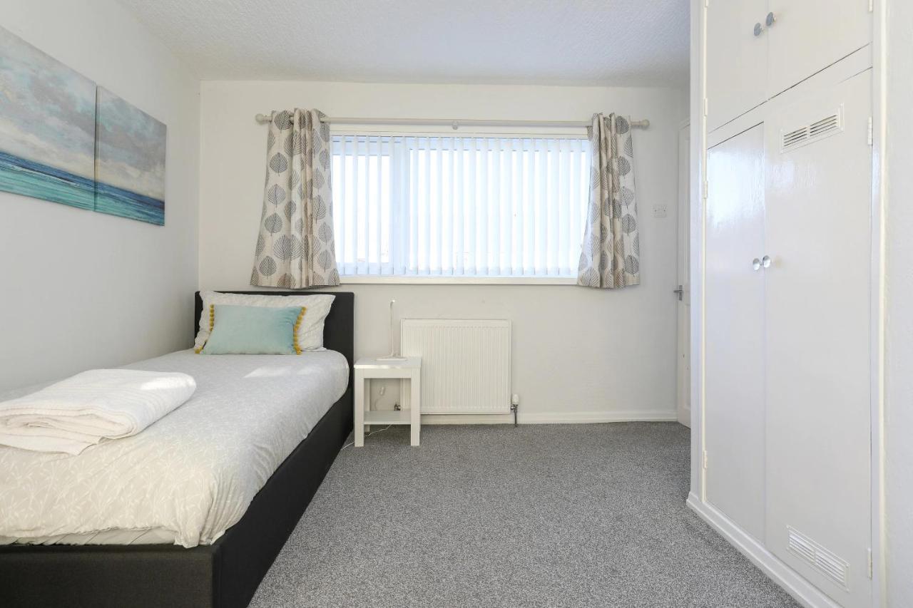 Bedzzz - House On The Green Villa Preston  Bagian luar foto