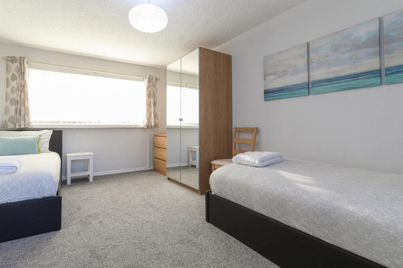 Bedzzz - House On The Green Villa Preston  Bagian luar foto