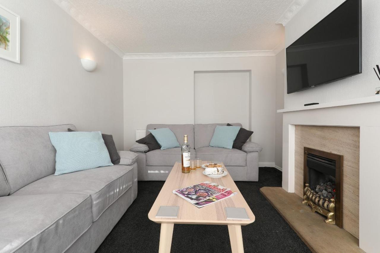 Bedzzz - House On The Green Villa Preston  Bagian luar foto