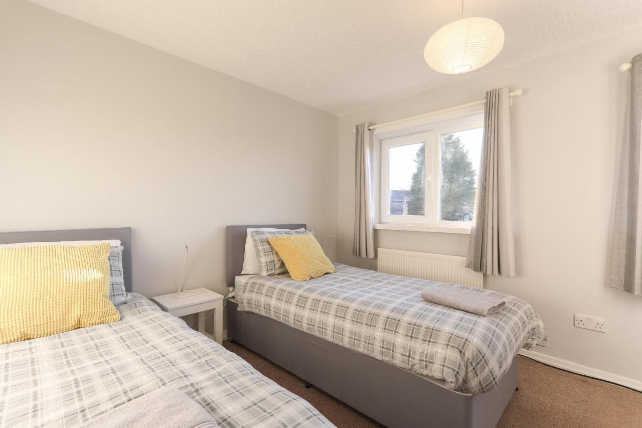 Bedzzz - House On The Green Villa Preston  Bagian luar foto